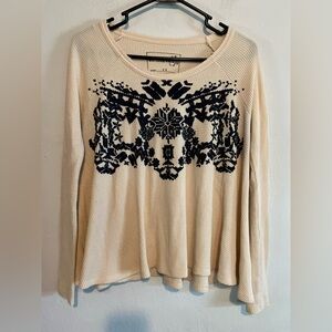 We The Free Cream Waffle Knit/Thermal Top W/Navy Graphic Sz XS Cotton Blend